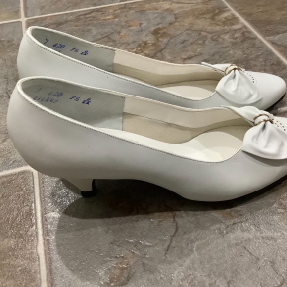 Naturalizer White Bow Pumps 7.5 - Picture 5 of 10
